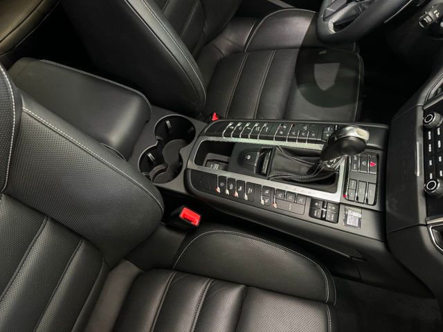 2017 Porsche Macan Turbo AWD w/Performance Pkg - 22223229 - 64