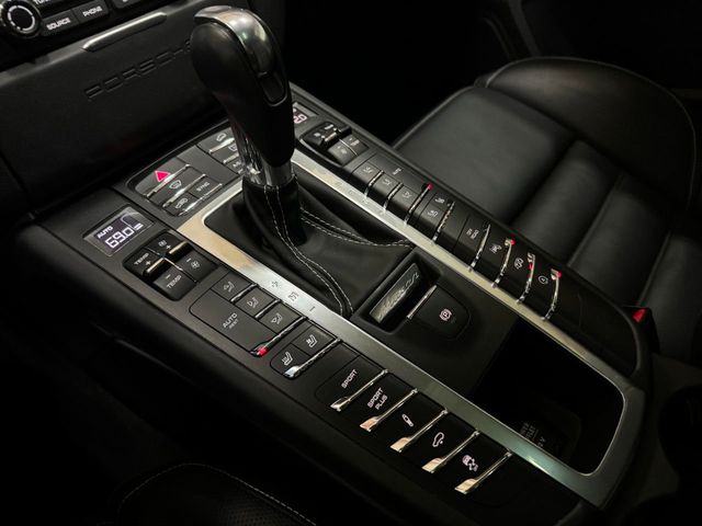 2017 Porsche Macan Turbo AWD w/Performance Pkg - 22223229 - 68