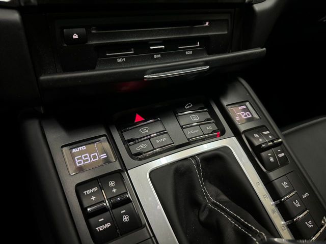 2017 Porsche Macan Turbo AWD w/Performance Pkg - 22223229 - 69