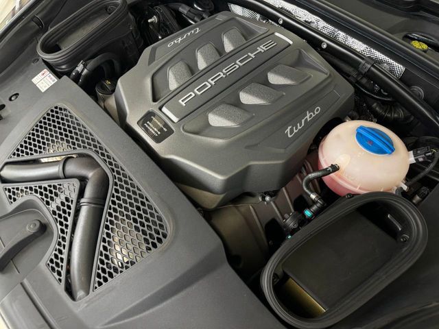 2017 Porsche Macan Turbo AWD w/Performance Pkg - 22223229 - 93
