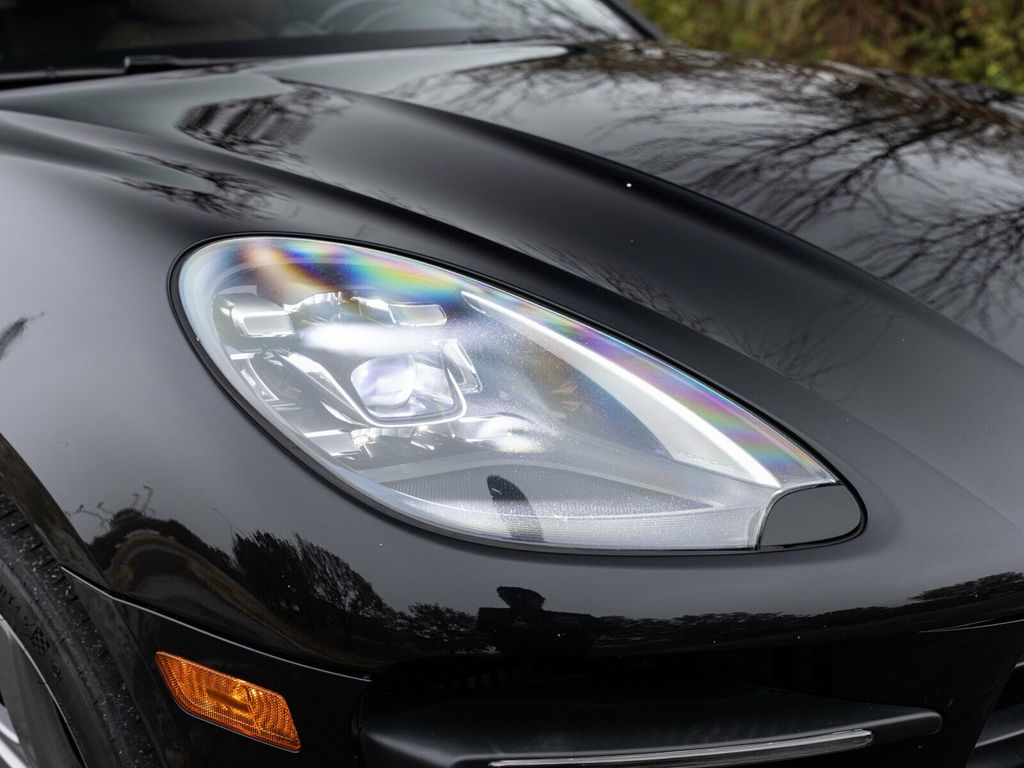 2017 Porsche Macan Turbo, Premium Pack +, 21" Sport Classic Wheels, 14 Way Seats - 22956042 - 18