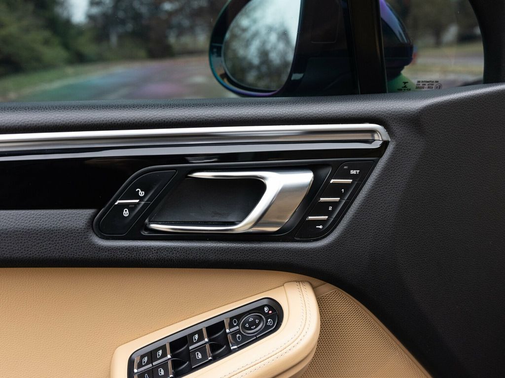 2017 Porsche Macan Turbo, Premium Pack +, 21" Sport Classic Wheels, 14 Way Seats - 22956042 - 22