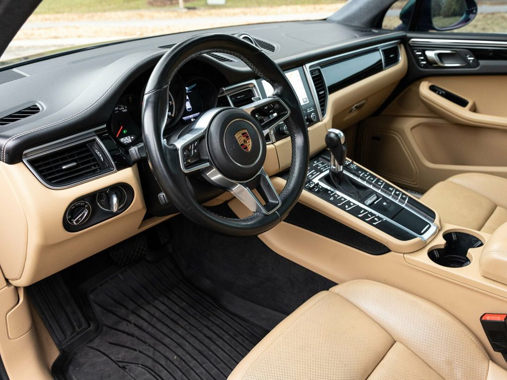 2017 Porsche Macan Turbo, Premium Pack +, 21" Sport Classic Wheels, 14 Way Seats - 22956042 - 25