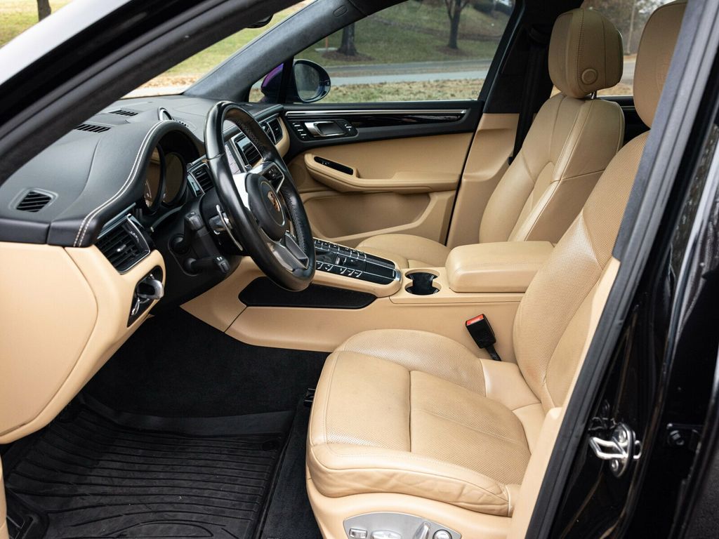 2017 Porsche Macan Turbo, Premium Pack +, 21" Sport Classic Wheels, 14 Way Seats - 22956042 - 27