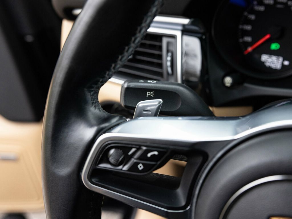 2017 Porsche Macan Turbo, Premium Pack +, 21" Sport Classic Wheels, 14 Way Seats - 22956042 - 39