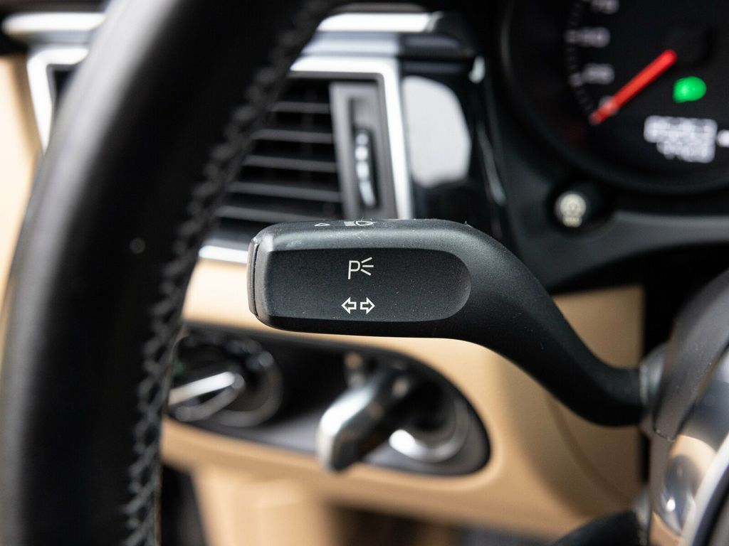 2017 Porsche Macan Turbo, Premium Pack +, 21" Sport Classic Wheels, 14 Way Seats - 22956042 - 40