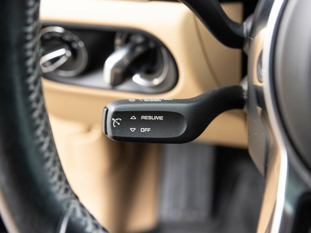 2017 Porsche Macan Turbo, Premium Pack +, 21" Sport Classic Wheels, 14 Way Seats - 22956042 - 41