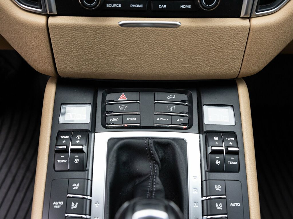 2017 Porsche Macan Turbo, Premium Pack +, 21" Sport Classic Wheels, 14 Way Seats - 22956042 - 43