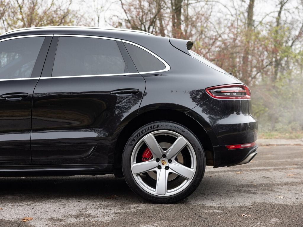 2017 Porsche Macan Turbo, Premium Pack +, 21" Sport Classic Wheels, 14 Way Seats - 22956042 - 4