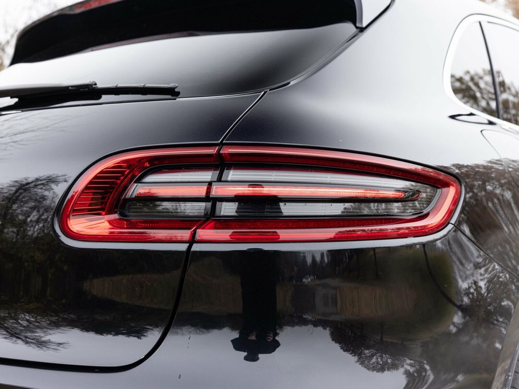 2017 Porsche Macan Turbo, Premium Pack +, 21" Sport Classic Wheels, 14 Way Seats - 22956042 - 60