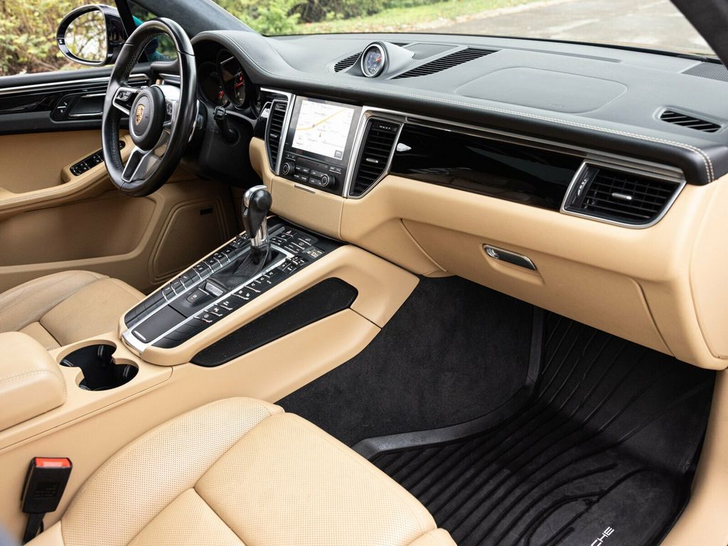 2017 Porsche Macan Turbo, Premium Pack +, 21" Sport Classic Wheels, 14 Way Seats - 22956042 - 70