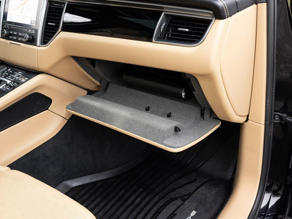 2017 Porsche Macan Turbo, Premium Pack +, 21" Sport Classic Wheels, 14 Way Seats - 22956042 - 74