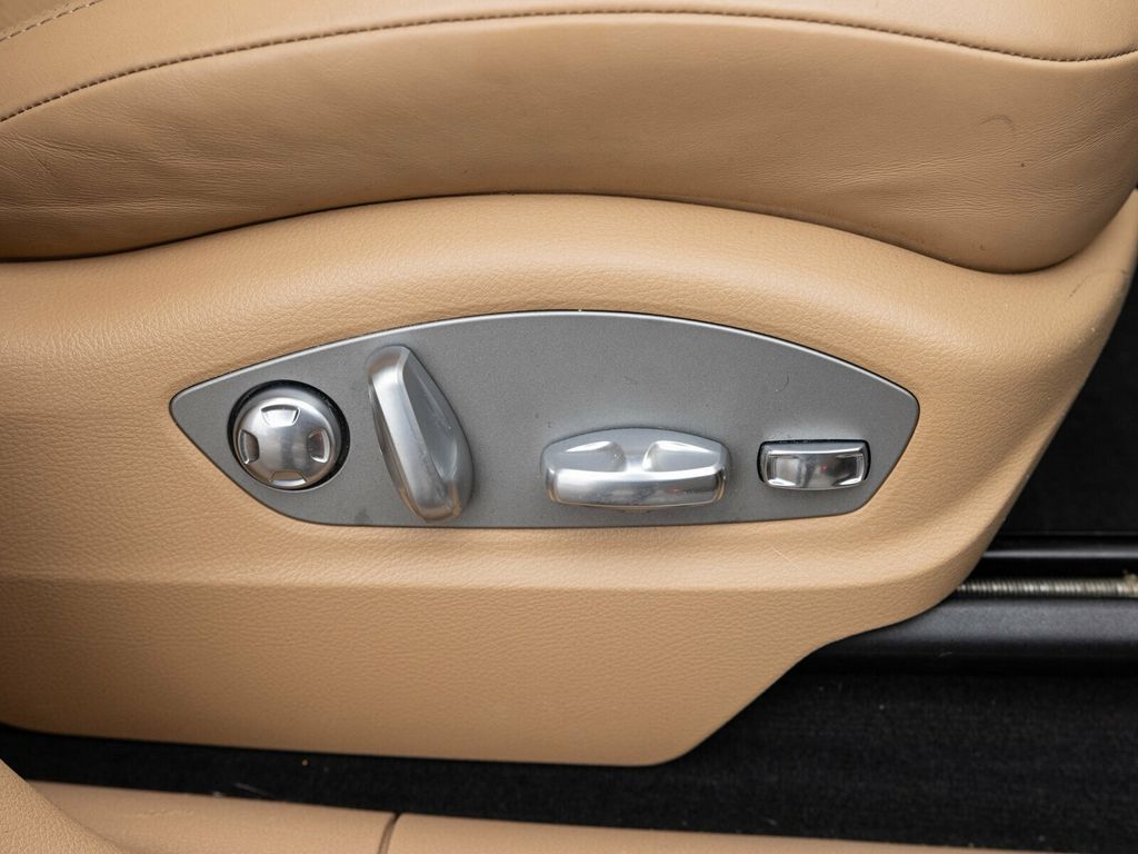 2017 Porsche Macan Turbo, Premium Pack +, 21" Sport Classic Wheels, 14 Way Seats - 22956042 - 77