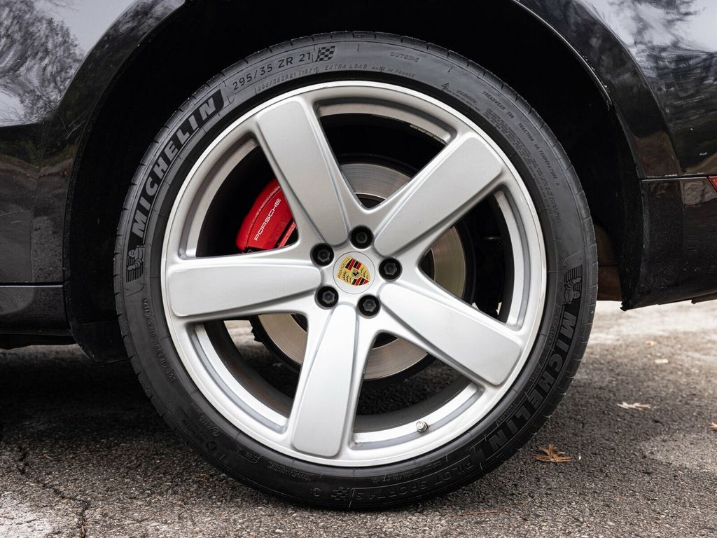 2017 Porsche Macan Turbo, Premium Pack +, 21" Sport Classic Wheels, 14 Way Seats - 22956042 - 81