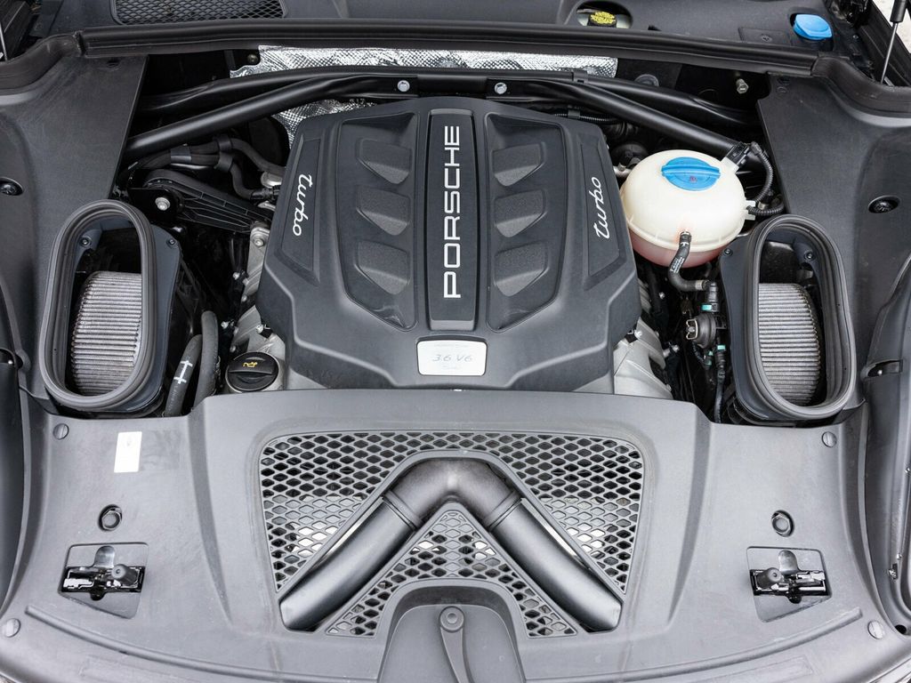 2017 Porsche Macan Turbo, Premium Pack +, 21" Sport Classic Wheels, 14 Way Seats - 22956042 - 84