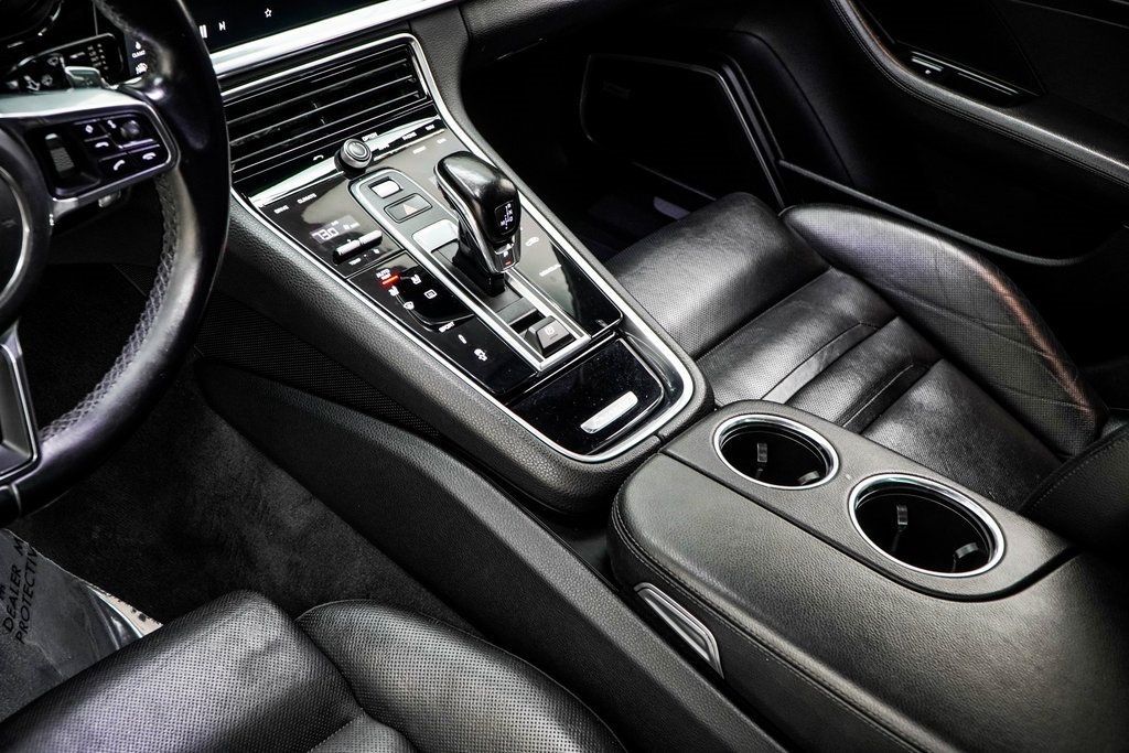 2017 Porsche Panamera 4 photo 16