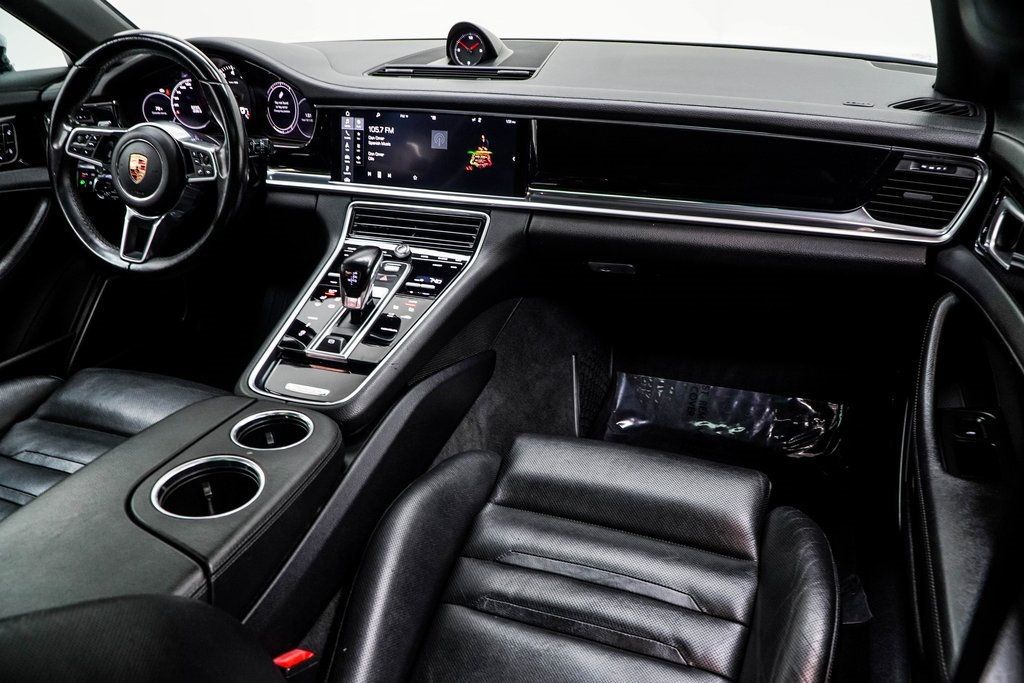 2017 Porsche Panamera 4 photo 17