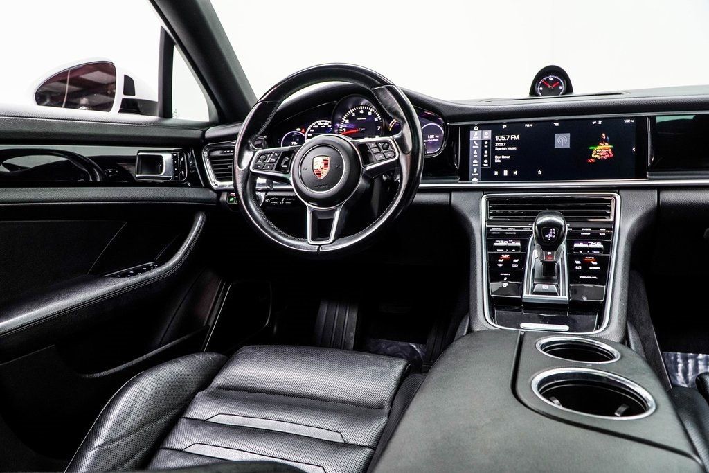 2017 Porsche Panamera 4 photo 19