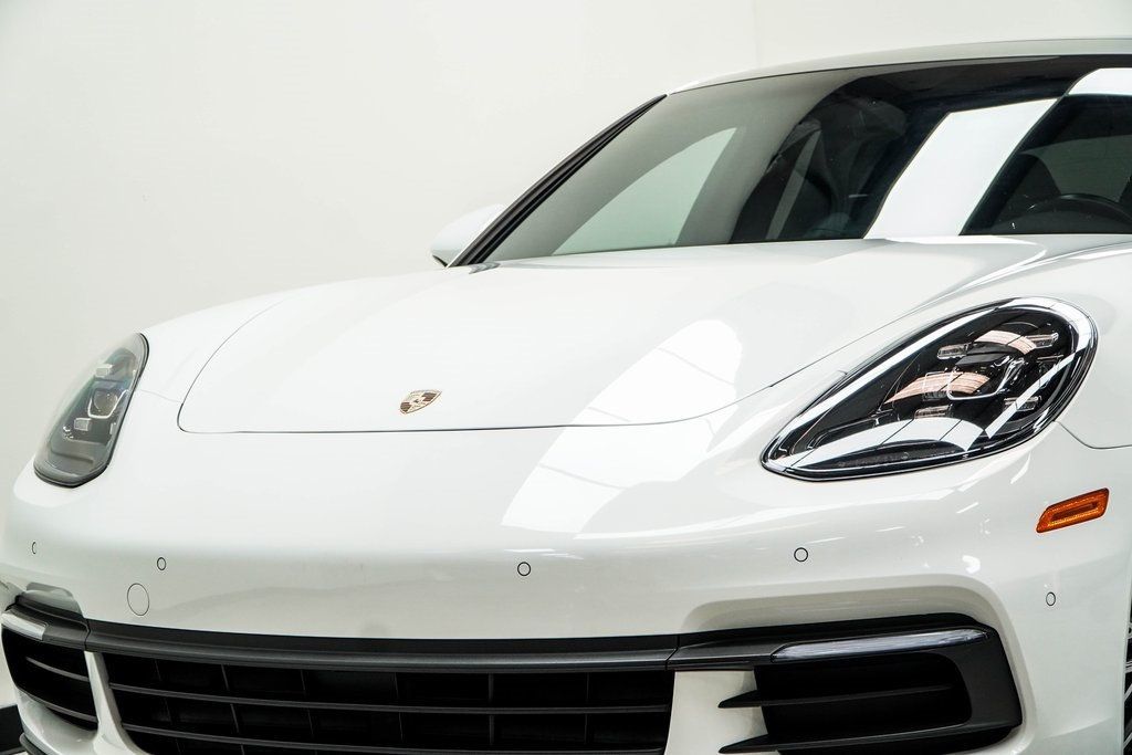 2017 Porsche Panamera 4 photo 2
