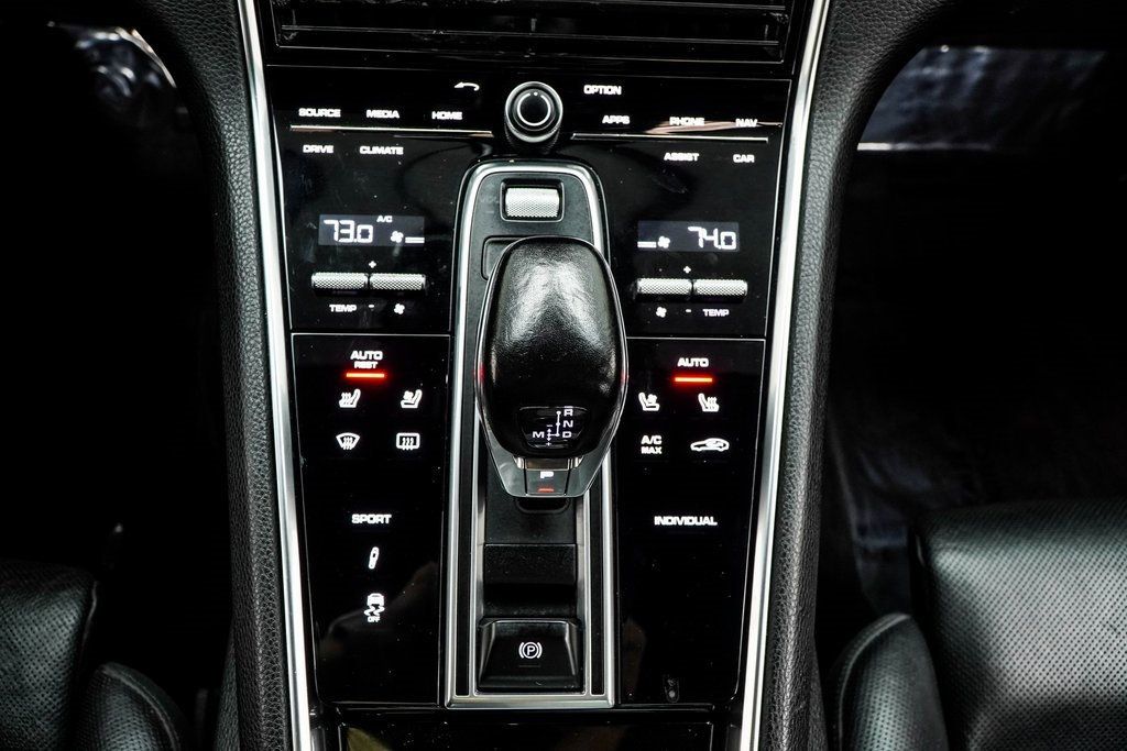 2017 Porsche Panamera 4 photo 20