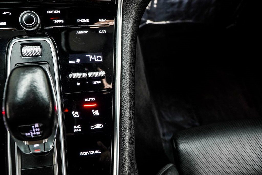 2017 Porsche Panamera 4 photo 21