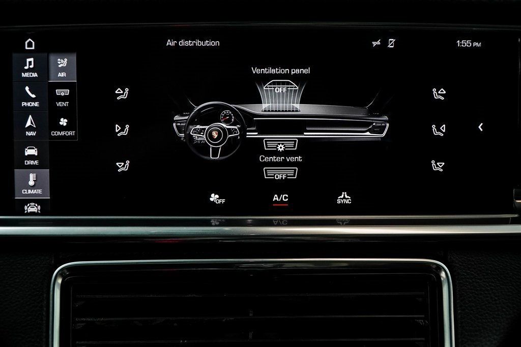 2017 Porsche Panamera 4 photo 26