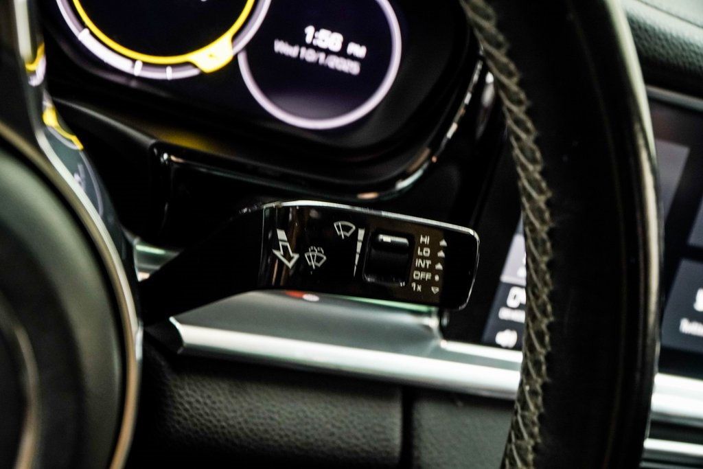 2017 Porsche Panamera 4 photo 32