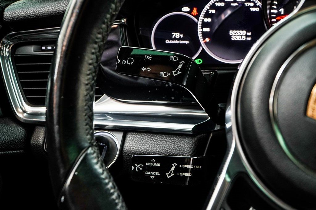 2017 Porsche Panamera 4 photo 33