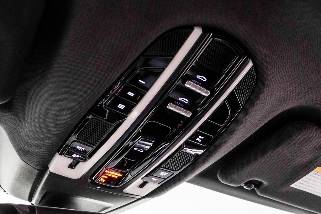 2017 Porsche Panamera 4 photo 34