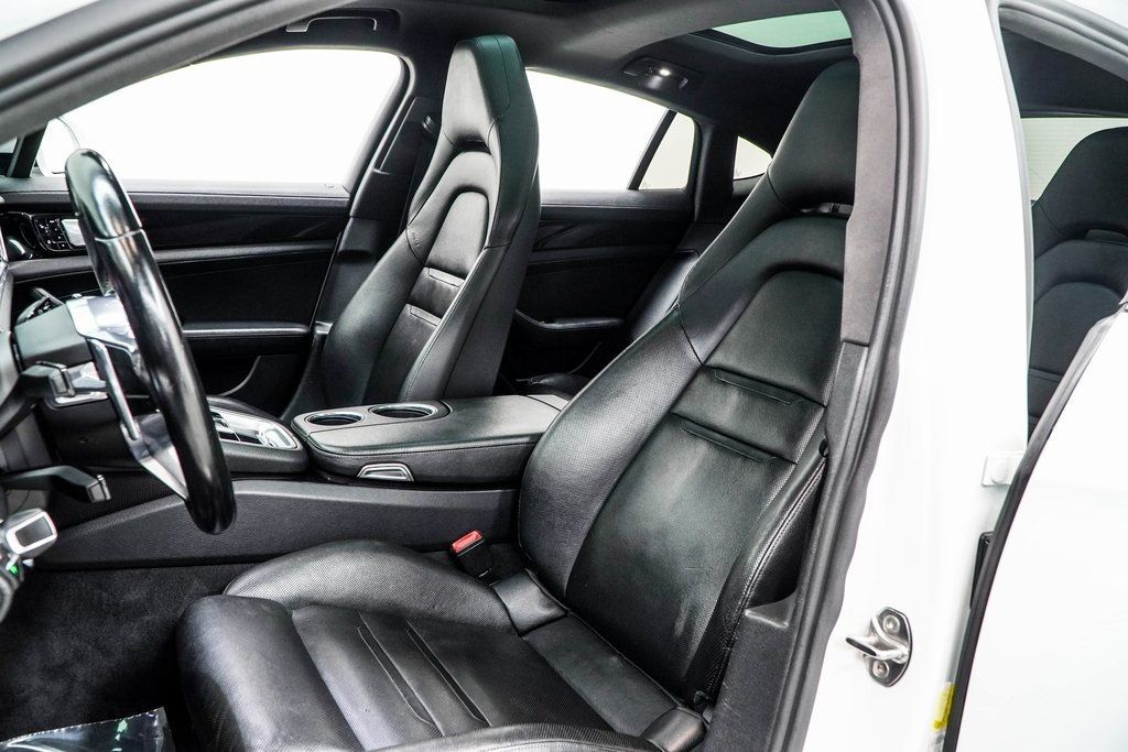 2017 Porsche Panamera 4 photo 36