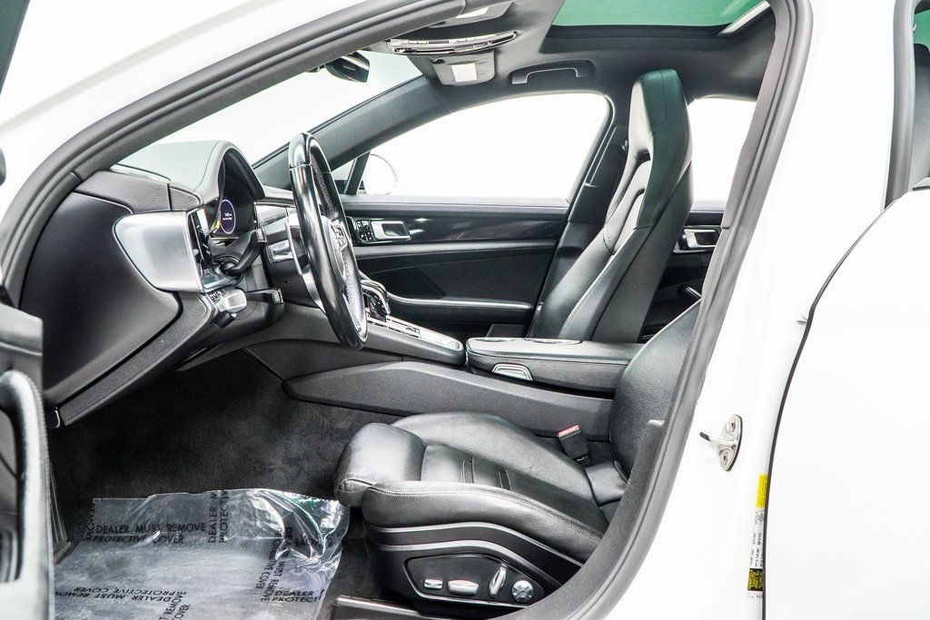 2017 Porsche Panamera 4 photo 37