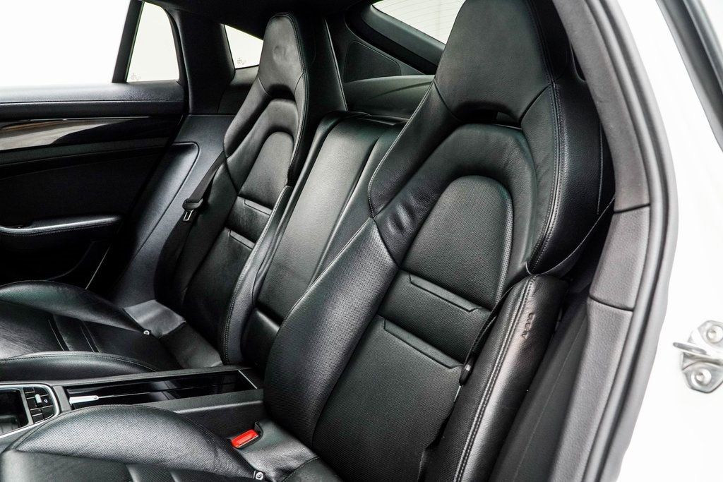 2017 Porsche Panamera 4 photo 38