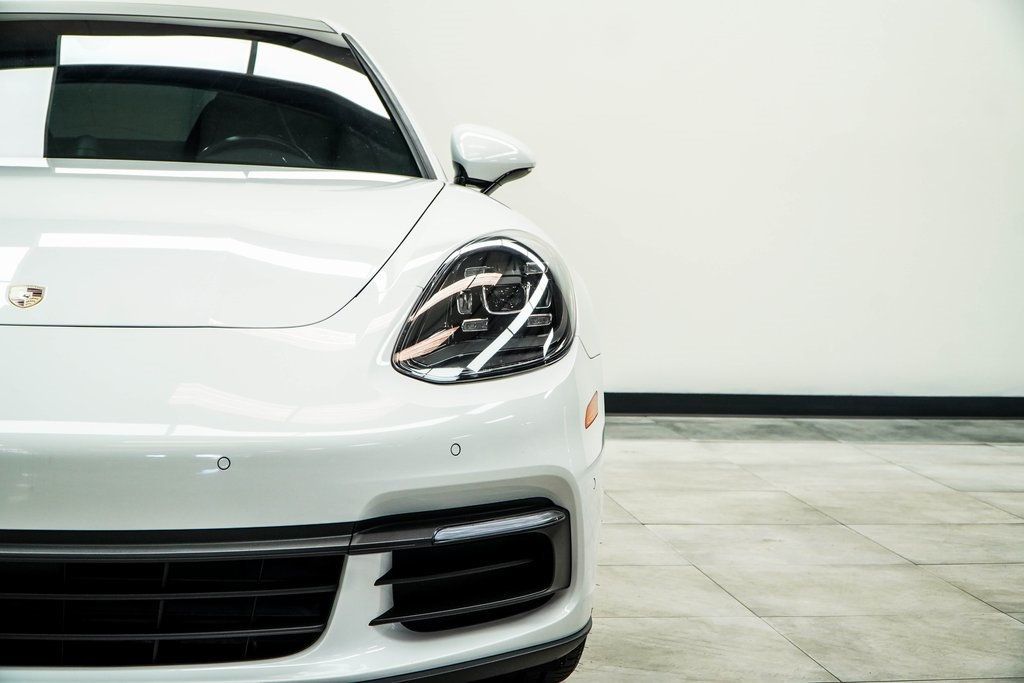2017 Porsche Panamera 4 photo 4