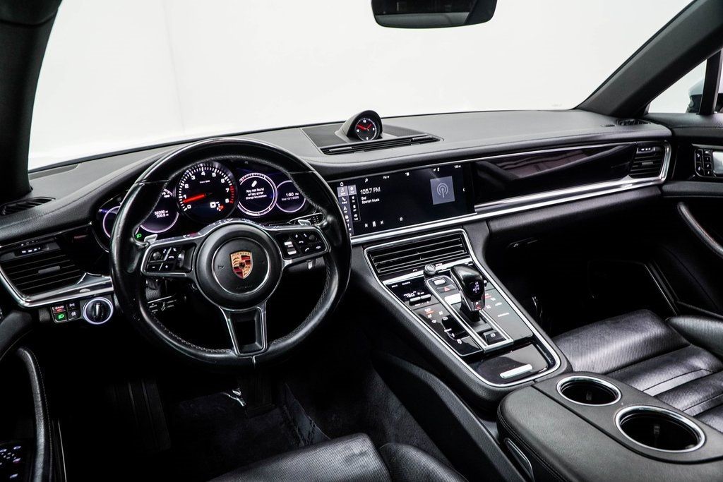 2017 Porsche Panamera 4 photo 5