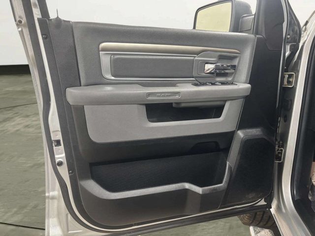 2017 Ram 1500 Big Horn 4x4 Crew Cab 5'7" Box - 22984902 - 10