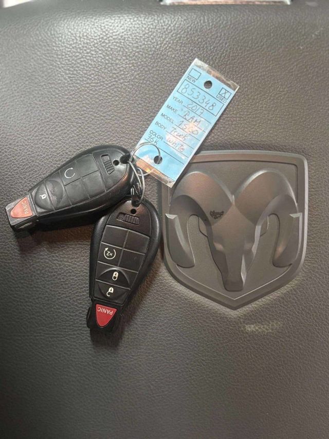 2017 Ram 1500 Big Horn 4x4 Crew Cab 5'7" Box - 22984902 - 35