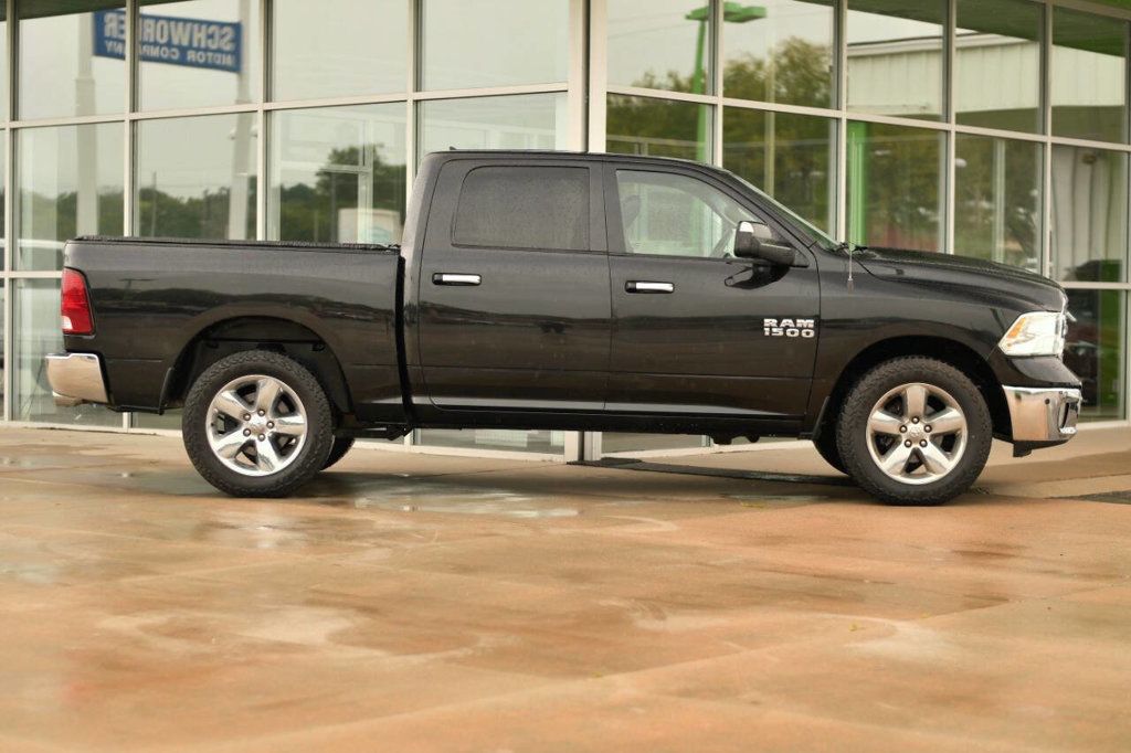 2017 Ram 1500 SLT photo 9