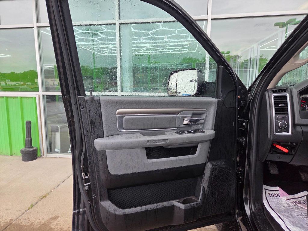 2017 Ram 1500 SLT photo 20