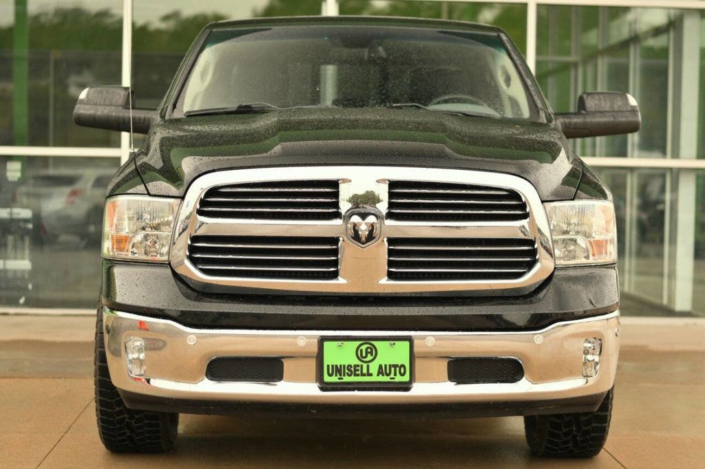 2017 Ram 1500 SLT photo 3