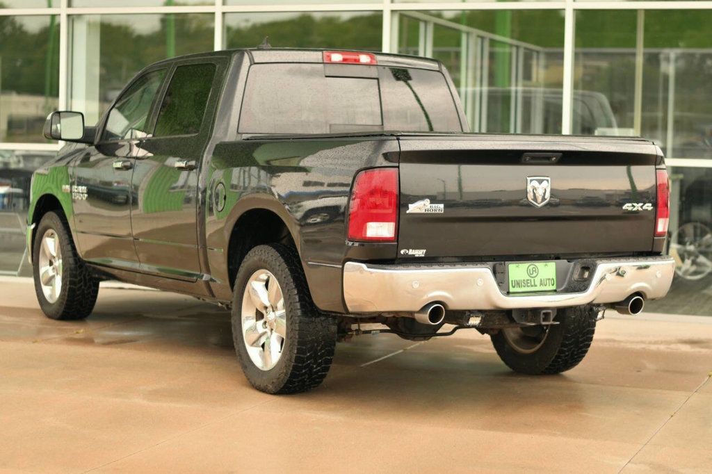 2017 Ram 1500 SLT photo 6