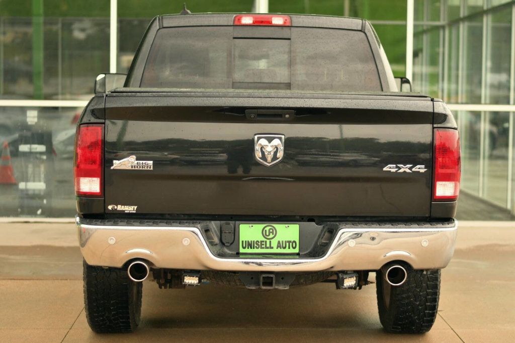 2017 Ram 1500 SLT photo 7
