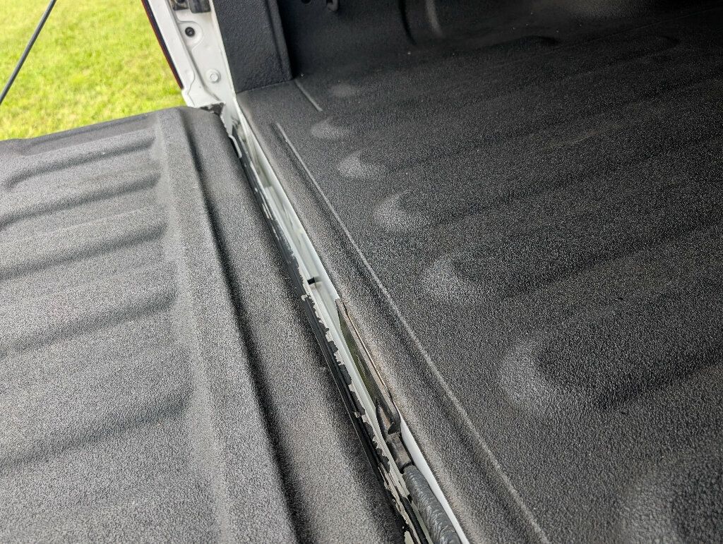 2017 Ram 1500 DAMN NEAR FLAWLESS!!! - 23045452 - 26