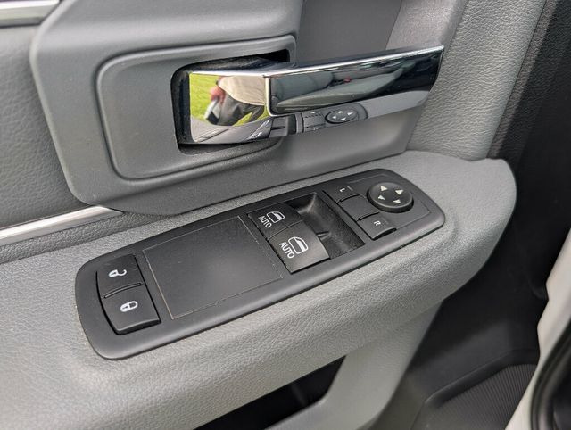 2017 Ram 1500 DAMN NEAR FLAWLESS!!! - 23045452 - 30