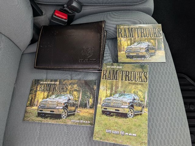 2017 Ram 1500 DAMN NEAR FLAWLESS!!! - 23045452 - 36