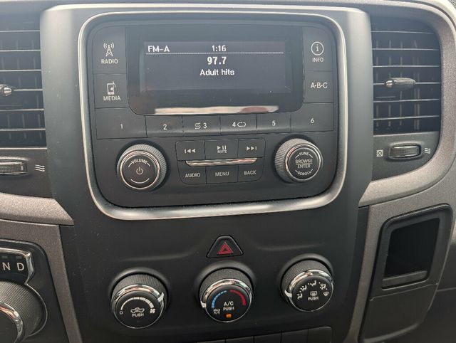 2017 Ram 1500 DAMN NEAR FLAWLESS!!! - 23045452 - 42