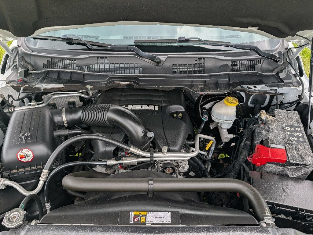 2017 Ram 1500 DAMN NEAR FLAWLESS!!! - 23045452 - 48