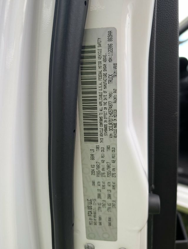 2017 Ram 1500 DAMN NEAR FLAWLESS!!! - 23045452 - 49