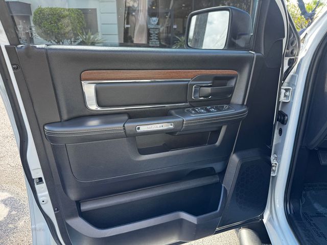 2017 Ram 1500 Express 4x2 Crew Cab 5'7" Box - 22937682 - 10