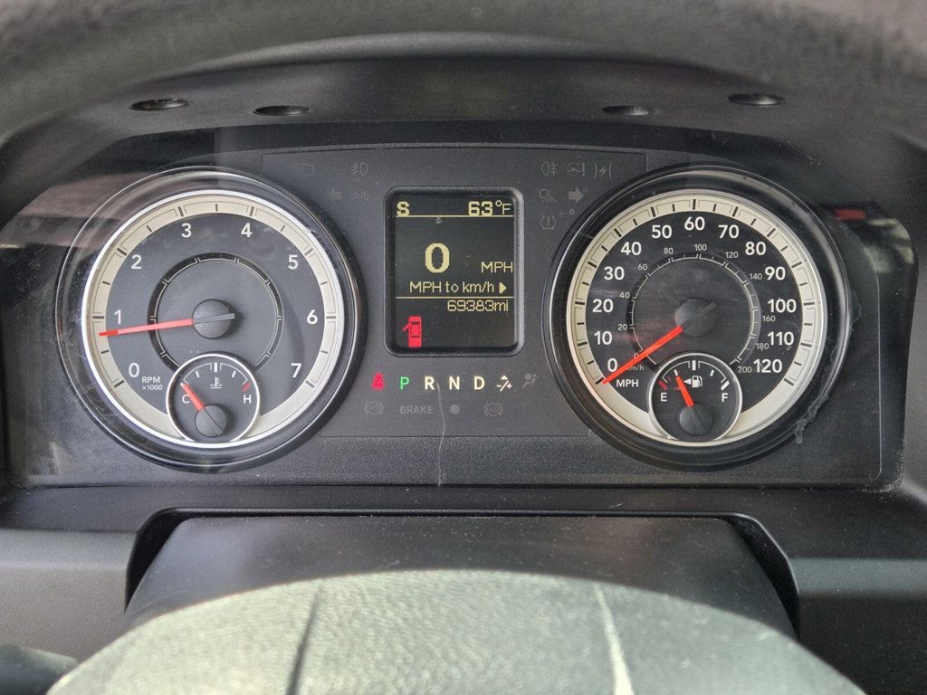 2017 Ram 1500 Express 4x2 Quad Cab 6'4" Box - 22975830 - 15