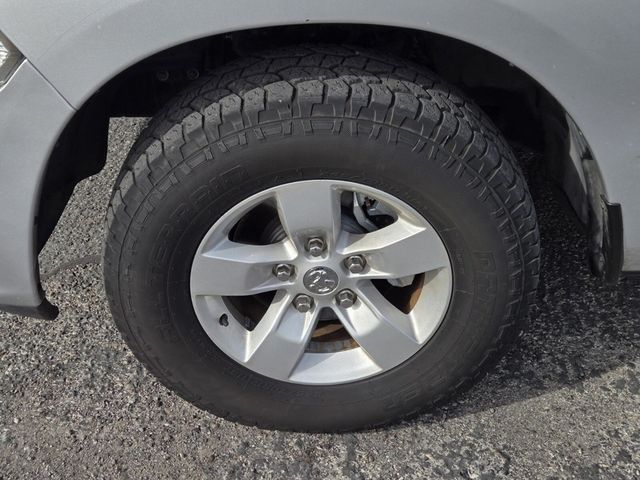 2017 Ram 1500 Express 4x2 Quad Cab 6'4" Box - 22975830 - 5